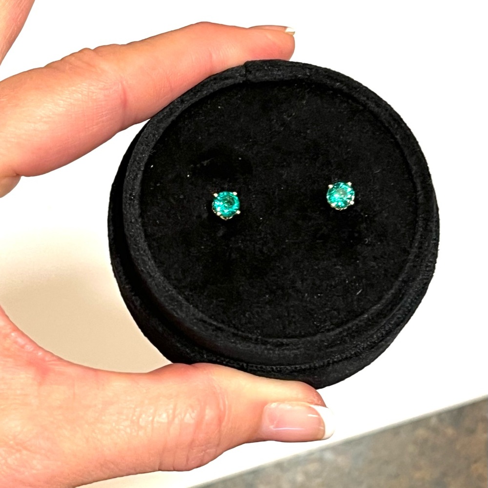 EMERALD STUDS—GORGEOUS TO THE MAX—ROUND .97 TCW UNTREATED-NO HEAT EMERALDS 14KT - Picture 11 of 15
